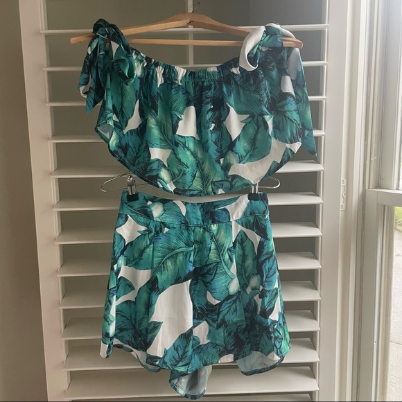 Palm leaf shorts (part of a set, top sold separately on profile) - Picture 5 of 8